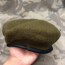 Lade das Bild in den Galerie-Viewer, Genuine British Army Forces Beret - Guards Division - Size 54 - The Militaria Shop