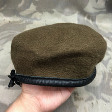 Lade das Bild in den Galerie-Viewer, Genuine British Army Forces Beret - Guards Division - Size 56 - The Militaria Shop