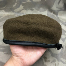 Lade das Bild in den Galerie-Viewer, Genuine British Army Forces Beret - Guards Division - Size 56 - The Militaria Shop