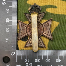 Lade das Bild in den Galerie-Viewer, Original WW1 British Cap Badge - Buckinghamshire Battalion - The Militaria Shop