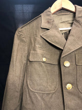 Lade das Bild in den Galerie-Viewer, Original WW2 US Army Class A Dress Jacket - Private Ryan Prop - 38" Regular - The Militaria Shop