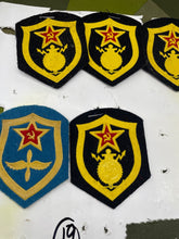 Lade das Bild in den Galerie-Viewer, Original Group of Russian Army & Special Forces / Paratroopers Badges - The Militaria Shop