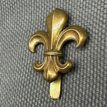 Load image into Gallery viewer, Original WW1 British Army Cap Badge - Manchester Regiment - The Militaria Shop