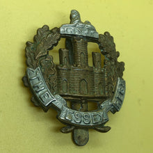 Load image into Gallery viewer, Original WW1/WW2 British Army The Essex Regiment Cap Badge - The Militaria Shop