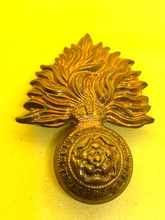 Load image into Gallery viewer, Original WW1 / WW2 British Army City of London Fusiliers Cap Badge - The Militaria Shop