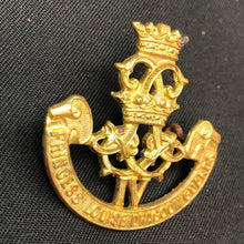 Charger l'image dans la galerie, Original British Army WW1 / WW2 Princess Louise Dragoon Guards Cap Badge - The Militaria Shop