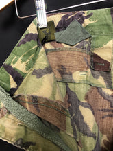 Charger l'image dans la galerie, Genuine British Army DPM Camouflaged Lightweight Trousers - Size 75/68/84 - The Militaria Shop