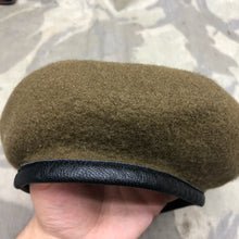 Lade das Bild in den Galerie-Viewer, Genuine British Army Beret - Guards Division - Size 55 - The Militaria Shop