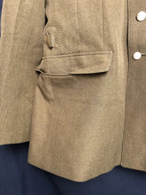 Lade das Bild in den Galerie-Viewer, Original British Army No.2 Dress Uniform Jacket - Grade 1 - Size 176/100/84 - The Militaria Shop