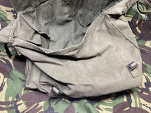 Lade das Bild in den Galerie-Viewer, Original British Army 58 Pattern Webbing Back Pack - The Militaria Shop