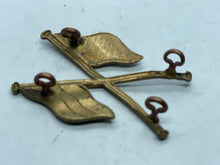 Load image into Gallery viewer, Original WW1 / WW2 British Army Signallers Flag Sleeve Qualification Badge - The Militaria Shop