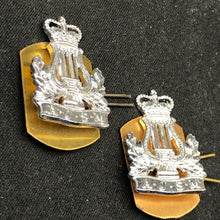 Lade das Bild in den Galerie-Viewer, Original British Collar Badge Pair - The Army Junior School Of Music - The Militaria Shop