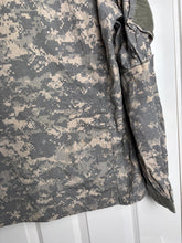 Charger l'image dans la galerie, Surplus US Army ACU Combat Uniform Jacket-Medium Regular - The Militaria Shop