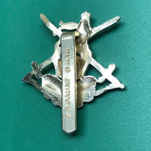 Lade das Bild in den Galerie-Viewer, Original British Army Cap Badge - Junior Leaders Regiment - The Militaria Shop