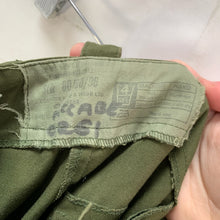 Charger l'image dans la galerie, Genuine British Army Surplus Lightweight Men's Shorts - Size 80cm Waist - The Militaria Shop