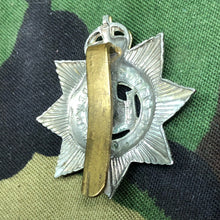 Load image into Gallery viewer, Original WW2 British Army The Devonshire Regiment Cap Badge - Kings Crown - The Militaria Shop
