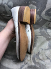 Load image into Gallery viewer, Genuine British Army Women's White Summer Shoes - WW2 Pattern - Size UK 5 L - The Militaria Shop