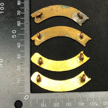 Load image into Gallery viewer, Original WW1/WW2 British Army Red Cross Northumberland Brass Shoulder Title Set - The Militaria Shop