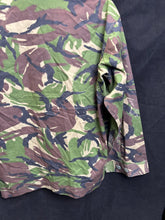 Charger l'image dans la galerie, Surplus British Army DPM Camouflaged Jacket Combat Lightweight-170/104 - The Militaria Shop
