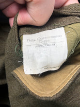 Lade das Bild in den Galerie-Viewer, Original WW2 US Army Class A Dress Jacket - Private Ryan Prop - 39" Long - The Militaria Shop