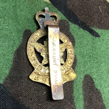 Load image into Gallery viewer, Original Canadian Army Royal Montreal Regiment Beret / Cap Badge - The Militaria Shop