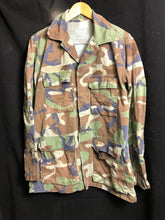 Load image into Gallery viewer, US Army Jacket Mens Woodland Camo Combat Military USA BDU Overshirt - 44" Chest - The Militaria Shop