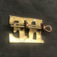 Load image into Gallery viewer, Original WW1 British Army Royal Engineers RE Brass Shoulder Title - The Militaria Shop