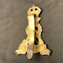 Charger l'image dans la galerie, Original British Army Cap/Beret Badge - Labour Corps - The Militaria Shop