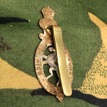 Lade das Bild in den Galerie-Viewer, Original WW1 British Cap Badge - Army Remount Service - The Militaria Shop