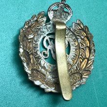Load image into Gallery viewer, Original WW1 British Army Royal Engineers GV Cap Badge - The Militaria Shop