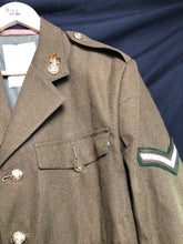 Lade das Bild in den Galerie-Viewer, British Army Grade 1 No.2 Dress Uniform Jacket - Fusiliers - Size 188/112/96 - The Militaria Shop