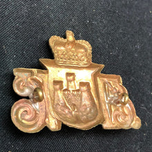 Charger l'image dans la galerie, British Army Brass Cap Badge - 1st City of Edinburgh Artillery Volunteers - The Militaria Shop