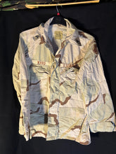 Charger l'image dans la galerie, Gulf War US Army DCU Camouflaged Combat Field Jacket Airborne - Medium/Regular - The Militaria Shop
