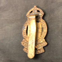 Charger l'image dans la galerie, Original British Army Cap/Beret Badge - Royal Army Ordnance Corps RAOC - The Militaria Shop