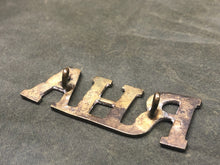 Lade das Bild in den Galerie-Viewer, Genuine British Army Brass Shoulder Title - Royal Horse Artillery RHA - The Militaria Shop