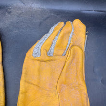Charger l'image dans la galerie, Original WW2 Onwards British Army Pair of Welding Gloves - REME Issue - The Militaria Shop
