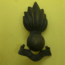 Load image into Gallery viewer, Original WW1/WW2 British Army Royal Artillery Cap Badge - The Militaria Shop