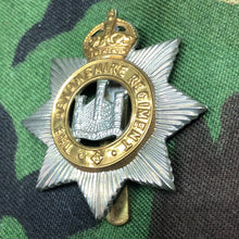 Load image into Gallery viewer, Original WW2 British Army The Devonshire Regiment Cap Badge - Kings Crown - The Militaria Shop