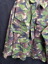 Charger l'image dans la galerie, Surplus British Army DPM Camouflaged Jacket Combat Lightweight-170/104 - The Militaria Shop