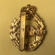 Charger l'image dans la galerie, Genuine British Army 2nd Dragoon Guards Cap Badge - The Militaria Shop
