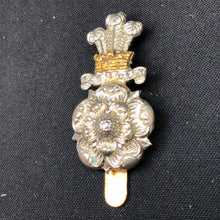 Lade das Bild in den Galerie-Viewer, Genuine British Army Yorkshire Hussars Cap Badge - The Militaria Shop