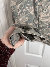 Charger l'image dans la galerie, Surplus US Air Force UCP Uniform Jacket 36R - The Militaria Shop