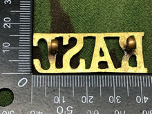 Lade das Bild in den Galerie-Viewer, Original WW2 British Army Brass Shoulder Title - RASC Army Service Corps - The Militaria Shop