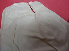 Load image into Gallery viewer, Original WW2 British Army Gunners Winter White Gloves - 1942 - The Militaria Shop