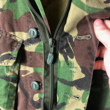 Lade das Bild in den Galerie-Viewer, Genuine British Army Lightweight Camouflaged Combat Jacket Woodland DPM 180/104 - The Militaria Shop