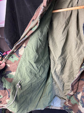 Lade das Bild in den Galerie-Viewer, Genuine US M65 Woodland Camouflage Field Jacket - Medium Regular - The Militaria Shop