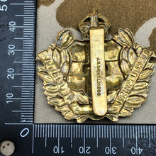 Load image into Gallery viewer, Original WW1 British Army Lincolnshire Yeomanry Regiment Cap Badge - The Militaria Shop