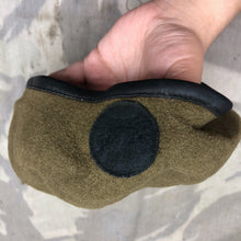 Lade das Bild in den Galerie-Viewer, Genuine British Army Beret - Guards Division - Size 55 - The Militaria Shop