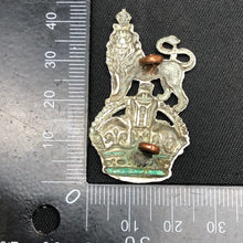 Lade das Bild in den Galerie-Viewer, Original WW1 British Army Cap Badge - Queen's Own Royal West Kent Regiment - The Militaria Shop