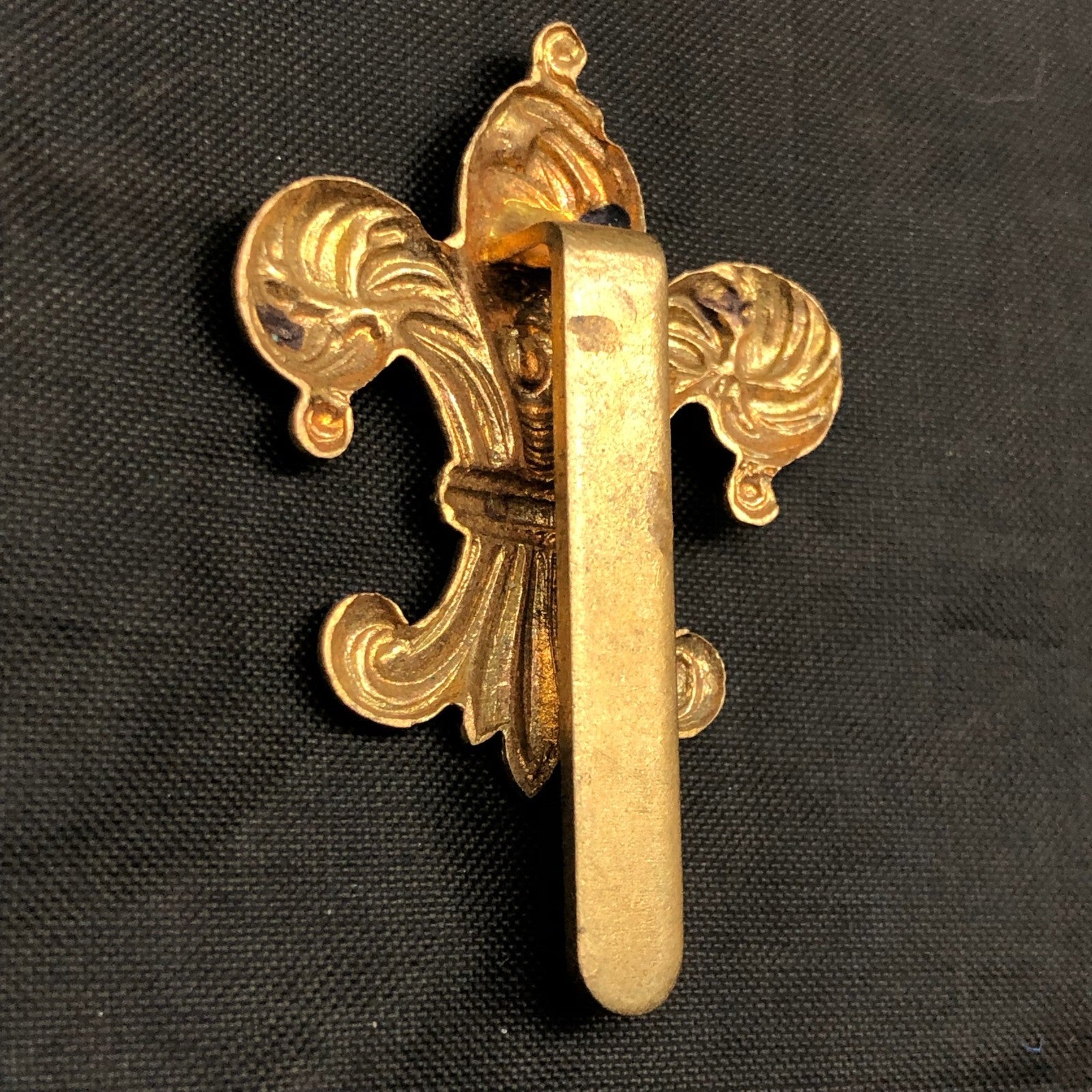British Army Cap/Beret Badge - 7th (Ardwick) Battalion Manchester Regiment - The Militaria Shop